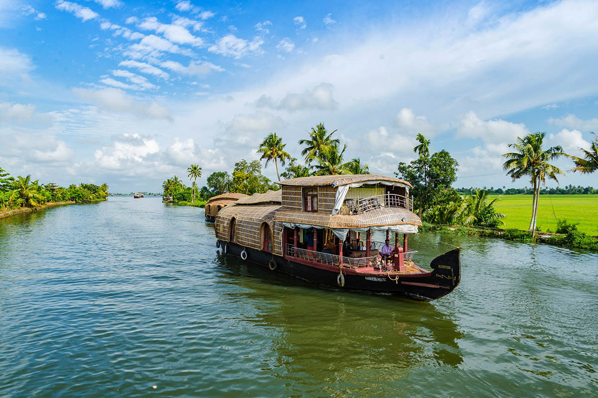 Kerala House Boat Feature Image - India Connections